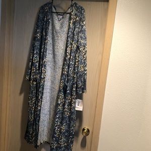 Long sleeved Lularoe Sarah with pockets